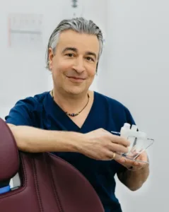 Dr. Johannes Kainz - Spezialist für biologische Zahnmedizin und Keramikimplantate